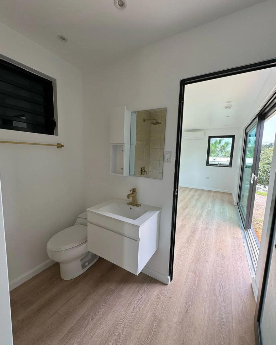 Casa contenedor de 40 pies modelo Playero – módulo prefabricado habitable con diseño abierto y grandes ventanales