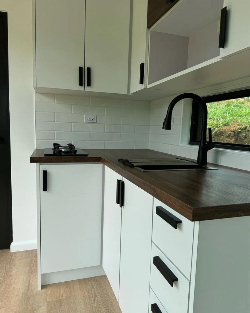 Casa contenedor de 40 pies modelo Playero – módulo prefabricado habitable con diseño abierto y grandes ventanales