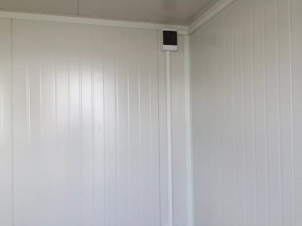 Contenedor de oficina 3,50 x 2,20 m – módulo prefabricado compacto para obra y uso profesional