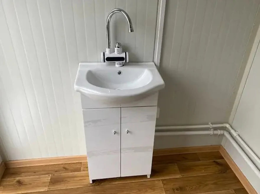 Contenedor sanitario WC Box 2x2 m con cabina doble – módulo prefabricado compacto con doble acceso para obra